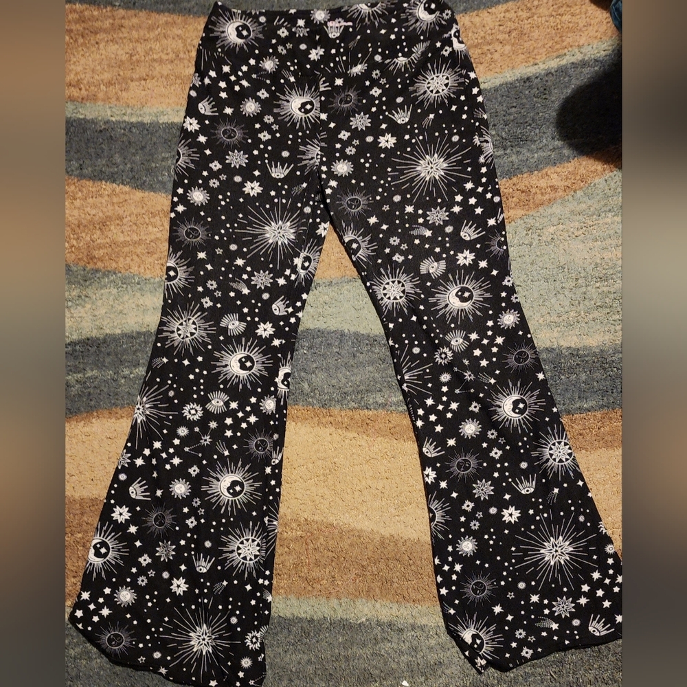 No Boundaries Black and White Star Pattern Pants